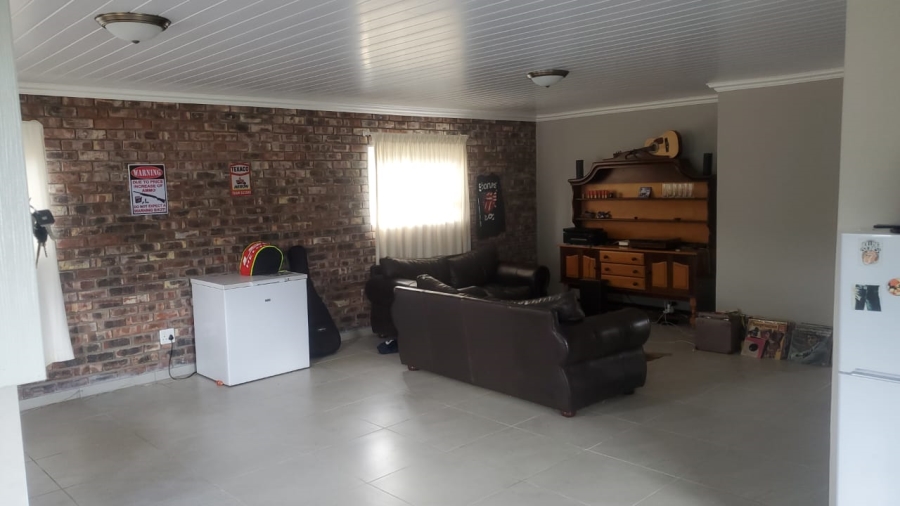 To Let 3 Bedroom Property for Rent in Albertinia Western Cape
